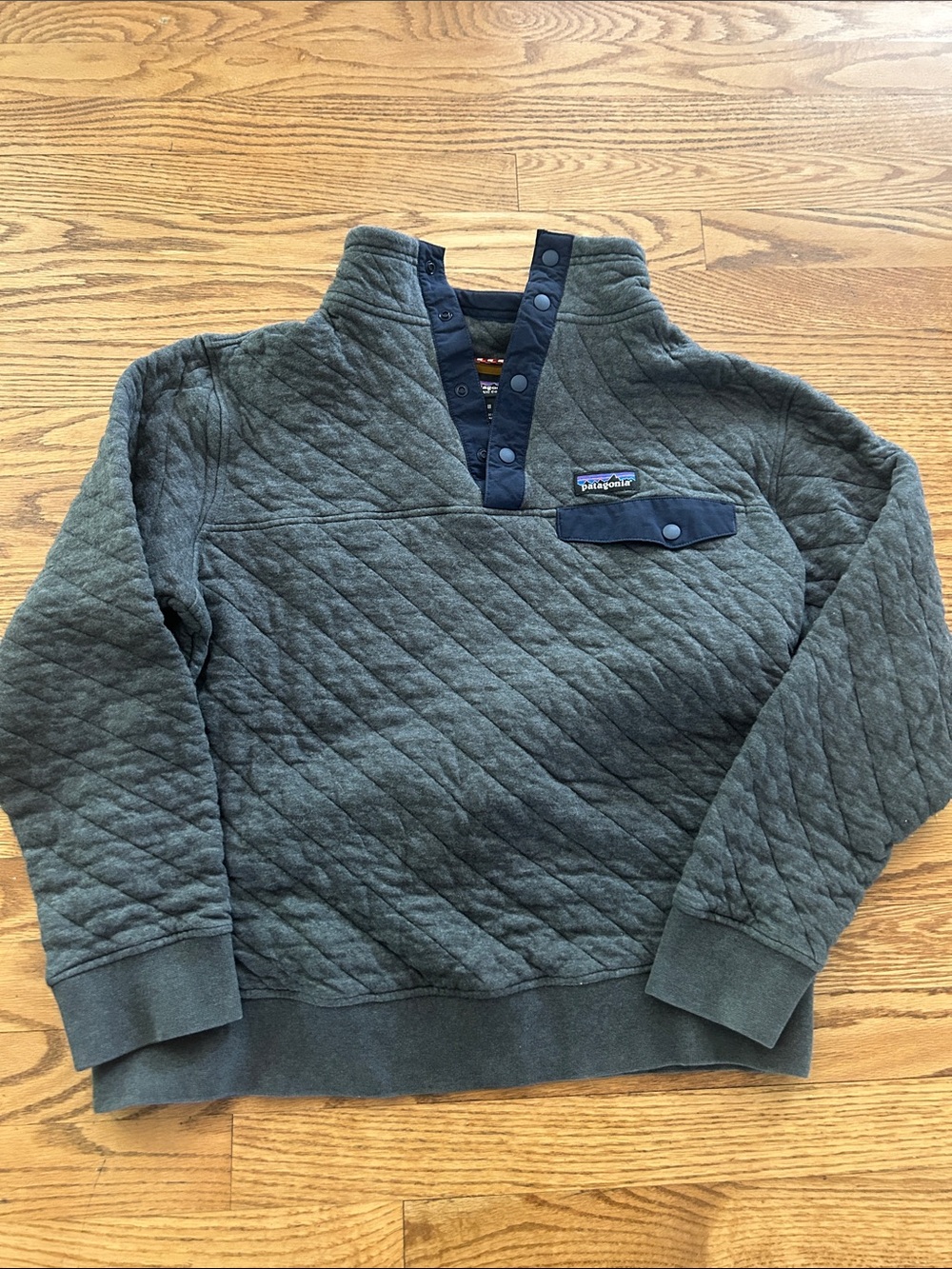 Patagonia Quilted Pullover Snap-Front in Grey with Navy Trim